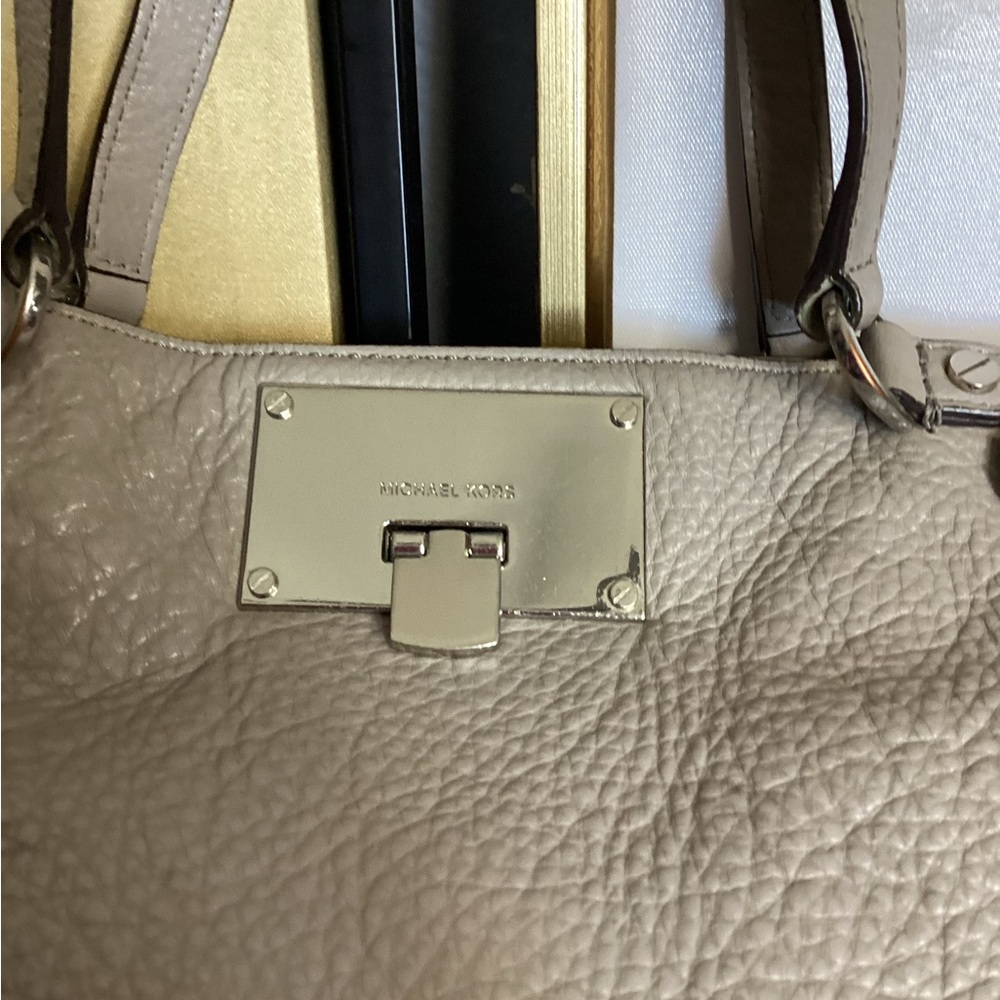 Michael Kors Pebble Gray Shoulder Crossbody Bag - Picture 2 of 16